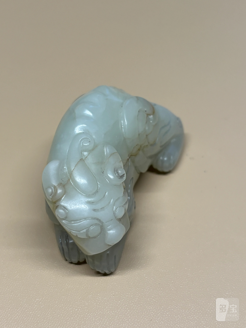 清 白玉圆雕貔貅卧姿把件 - 图7